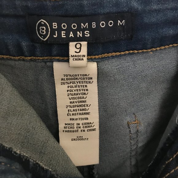 Jean Shorts - Picture 3 of 3